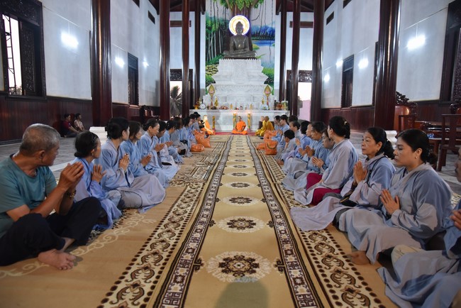 One-Day Retreat at Minh Chat ashram in Can Tho and offering to Khmer Theravada Buddhist University of the Charity Board.
