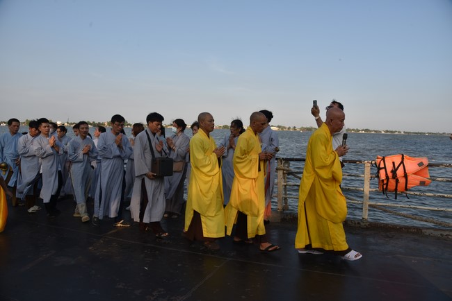 One-Day Retreat at Minh Chat ashram in Can Tho and offering to Khmer Theravada Buddhist University of the Charity Board.