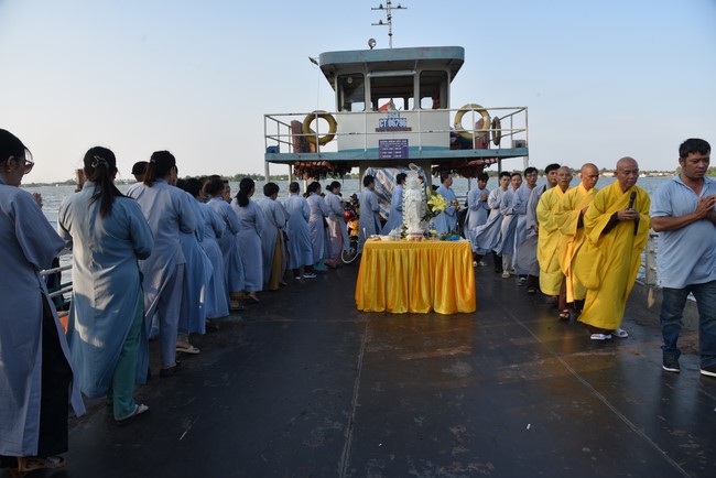 One-Day Retreat at Minh Chat ashram in Can Tho and offering to Khmer Theravada Buddhist University of the Charity Board.