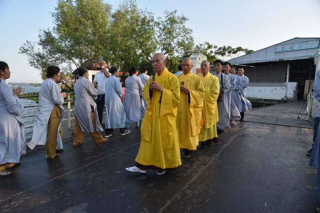 One-Day Retreat at Minh Chat ashram in Can Tho and offering to Khmer Theravada Buddhist University of the Charity Board.
