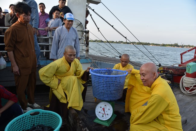 One-Day Retreat at Minh Chat ashram in Can Tho and offering to Khmer Theravada Buddhist University of the Charity Board.