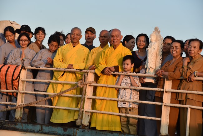 One-Day Retreat at Minh Chat ashram in Can Tho and offering to Khmer Theravada Buddhist University of the Charity Board.