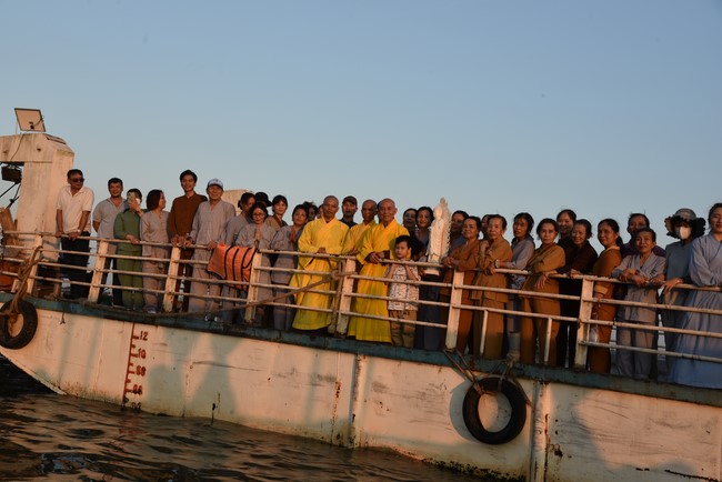 One-Day Retreat at Minh Chat ashram in Can Tho and offering to Khmer Theravada Buddhist University of the Charity Board.