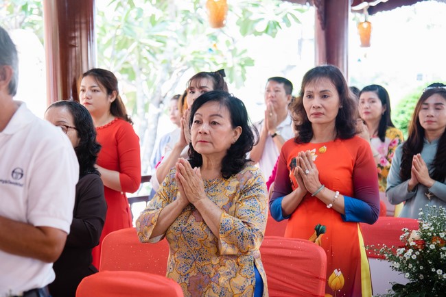 Wedding Ceremony at the pagoda