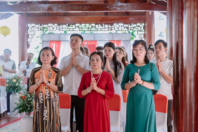 Wedding Ceremony at the pagoda