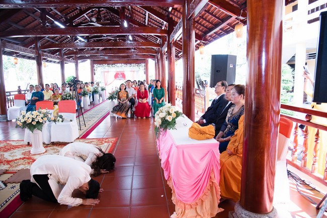 Wedding Ceremony at the pagoda