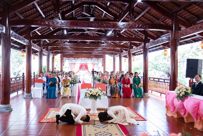 Wedding Ceremony at the pagoda