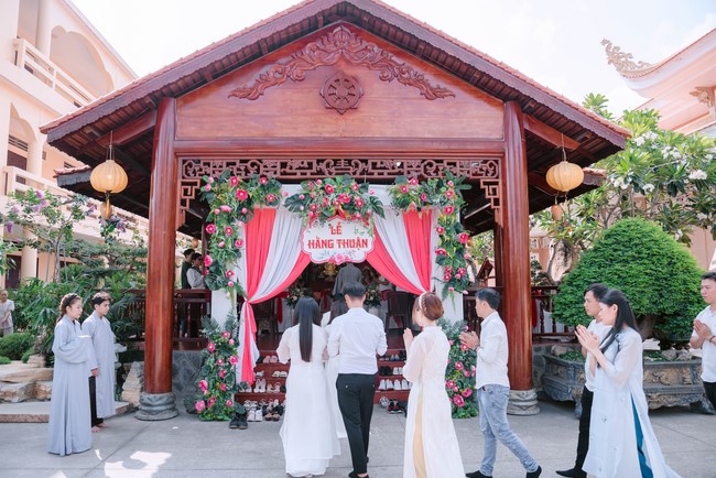 Wedding Ceremony at the pagoda