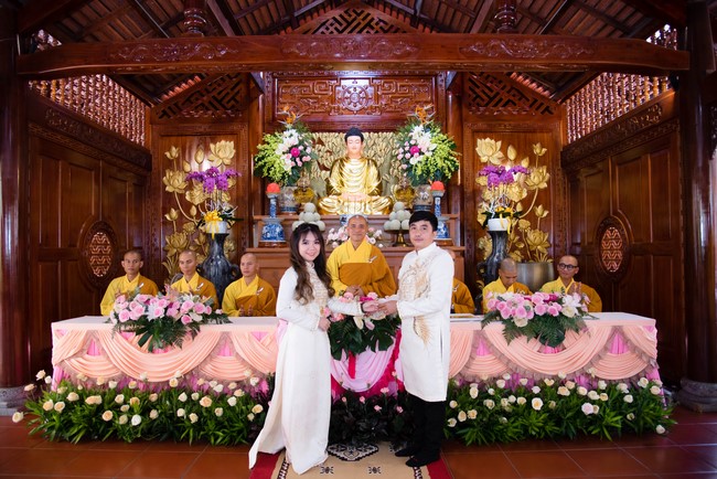 Wedding Ceremony at the pagoda