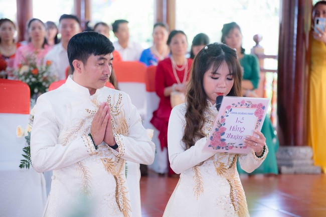 Wedding Ceremony at the pagoda