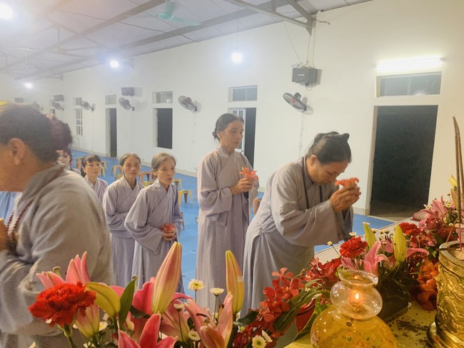 Repentant Ceremony, Taking Three-Jewel Refuge, commemoration of Shakyamuni Buddha of entering Nirvana at Dong Cao pagoda, Thanh Hoa