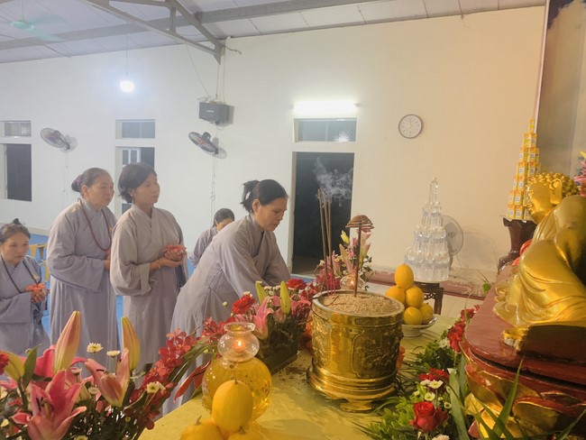 Repentant Ceremony, Taking Three-Jewel Refuge, commemoration of Shakyamuni Buddha of entering Nirvana at Dong Cao pagoda, Thanh Hoa