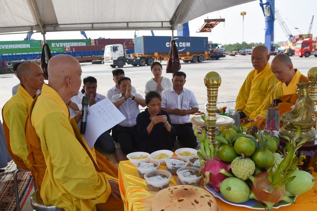 Peace Praying Ritual to Cat Lai Giang Nam TERMINA Huong Duong Trading and Service Co., Ltd by Charity Board