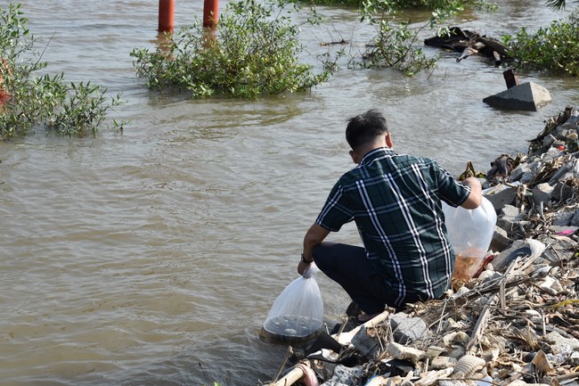 Peace Praying Ritual to Cat Lai Giang Nam TERMINA Huong Duong Trading and Service Co., Ltd by Charity Board