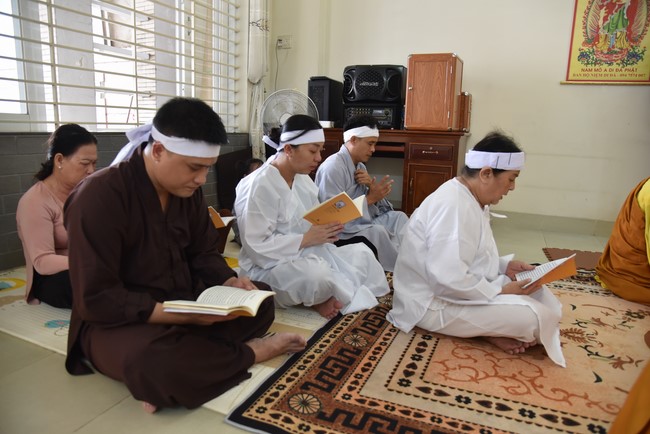 The rite praying for rebirth and giving gifts to the Blind in Tay Ninh