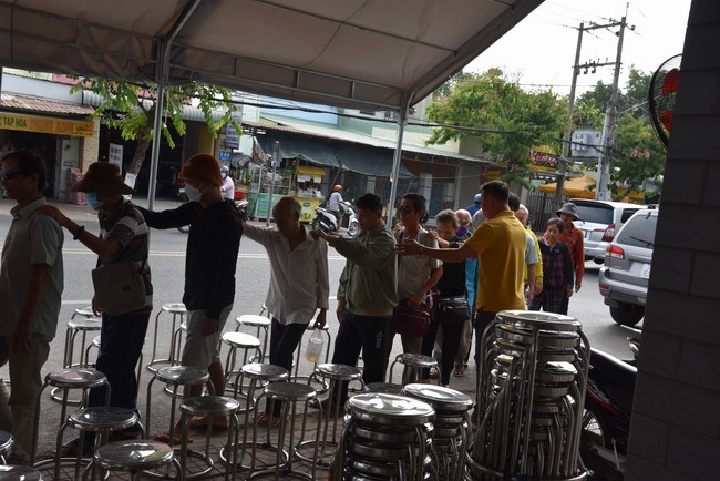 The rite praying for rebirth and giving gifts to the Blind in Tay Ninh