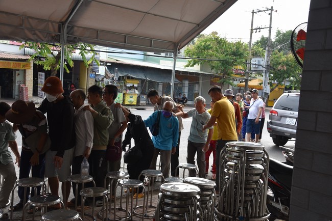 The rite praying for rebirth and giving gifts to the Blind in Tay Ninh