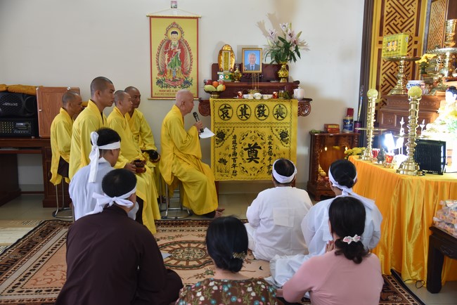 The rite praying for rebirth and giving gifts to the Blind in Tay Ninh