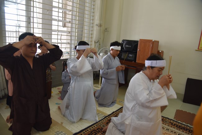 The rite praying for rebirth and giving gifts to the Blind in Tay Ninh