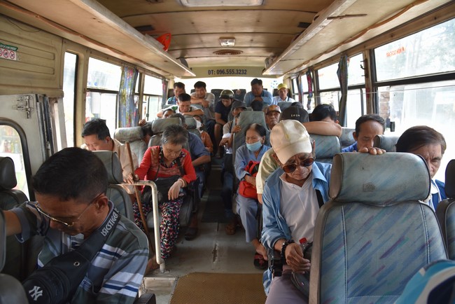 The rite praying for rebirth and giving gifts to the Blind in Tay Ninh