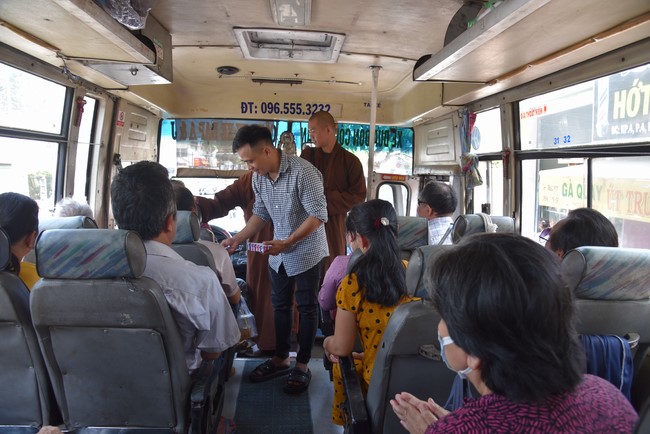 The rite praying for rebirth and giving gifts to the Blind in Tay Ninh