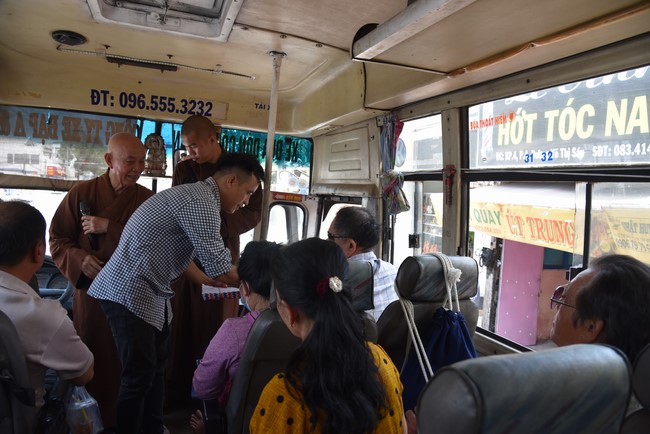 The rite praying for rebirth and giving gifts to the Blind in Tay Ninh