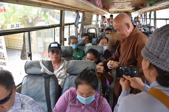 The rite praying for rebirth and giving gifts to the Blind in Tay Ninh