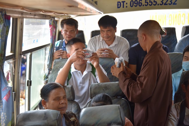 The rite praying for rebirth and giving gifts to the Blind in Tay Ninh