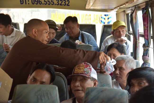 The rite praying for rebirth and giving gifts to the Blind in Tay Ninh
