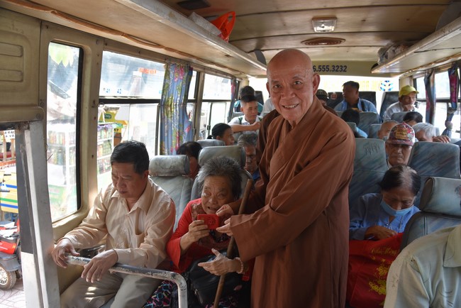 The rite praying for rebirth and giving gifts to the Blind in Tay Ninh