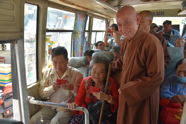 The rite praying for rebirth and giving gifts to the Blind in Tay Ninh