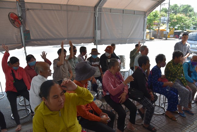 The rite praying for rebirth and giving gifts to the Blind in Tay Ninh