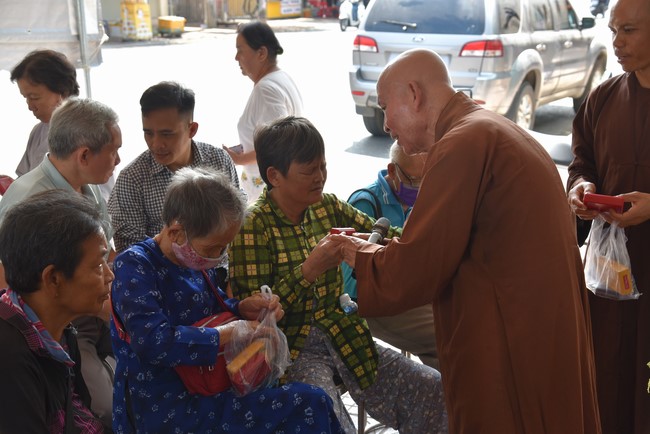 The rite praying for rebirth and giving gifts to the Blind in Tay Ninh