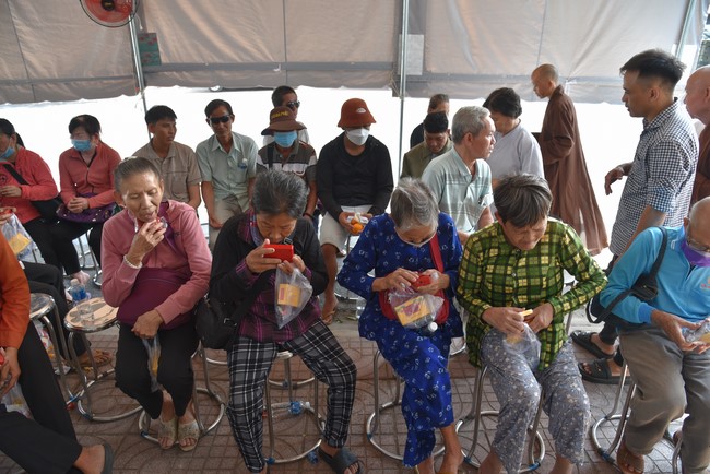 The rite praying for rebirth and giving gifts to the Blind in Tay Ninh