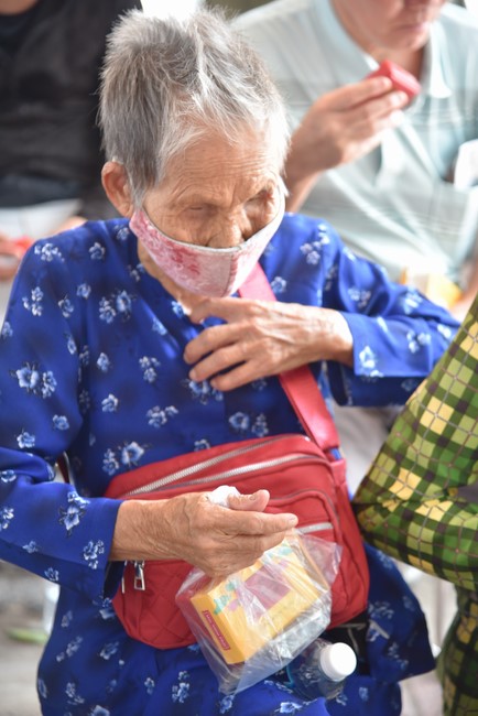 The rite praying for rebirth and giving gifts to the Blind in Tay Ninh