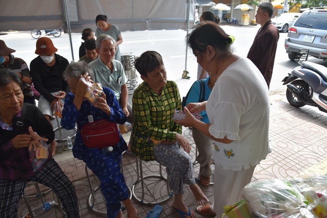 The rite praying for rebirth and giving gifts to the Blind in Tay Ninh