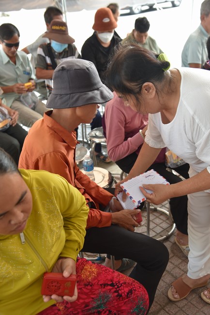 The rite praying for rebirth and giving gifts to the Blind in Tay Ninh