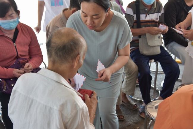 The rite praying for rebirth and giving gifts to the Blind in Tay Ninh
