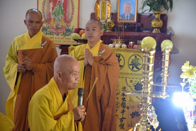 The rite praying for rebirth and giving gifts to the Blind in Tay Ninh