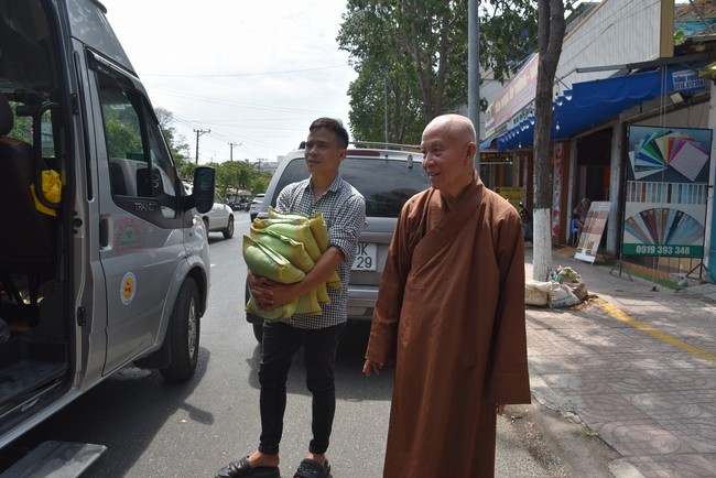 The rite praying for rebirth and giving gifts to the Blind in Tay Ninh