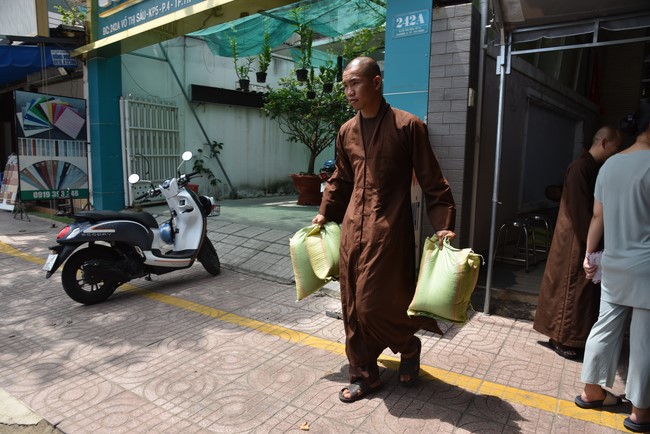 The rite praying for rebirth and giving gifts to the Blind in Tay Ninh