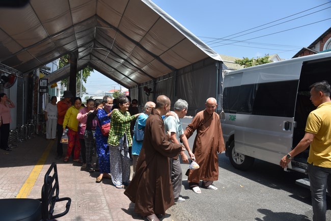 The rite praying for rebirth and giving gifts to the Blind in Tay Ninh