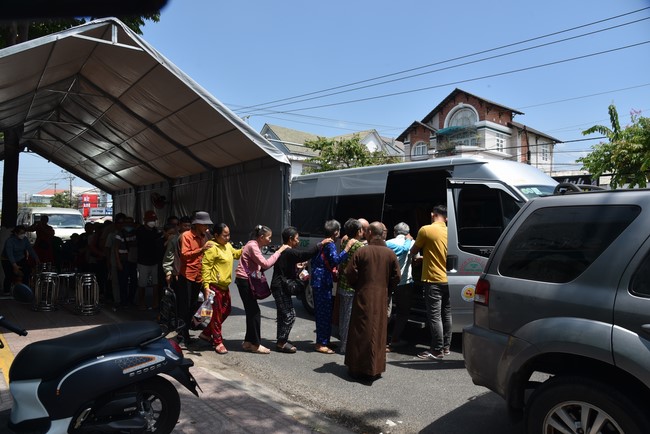 The rite praying for rebirth and giving gifts to the Blind in Tay Ninh