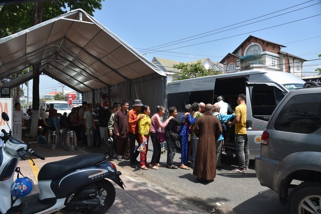 The rite praying for rebirth and giving gifts to the Blind in Tay Ninh