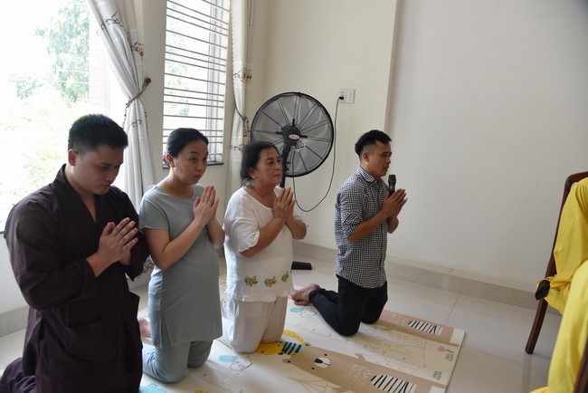 The rite praying for rebirth and giving gifts to the Blind in Tay Ninh