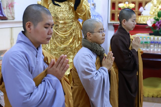 Chùa Linh Ẩn – Đài Loan: Xuân Nơi Xứ Người