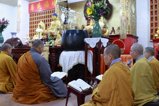 Chùa Linh Ẩn – Đài Loan: Xuân Nơi Xứ Người