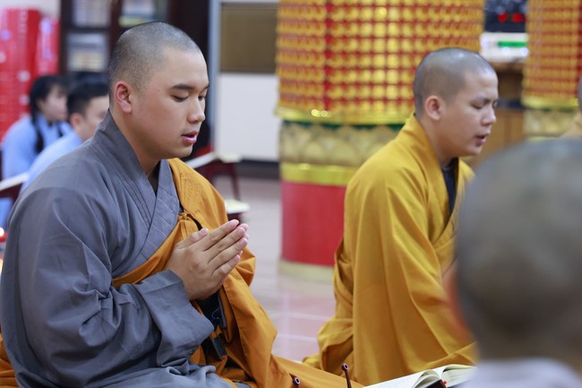 Chùa Linh Ẩn – Đài Loan: Xuân Nơi Xứ Người