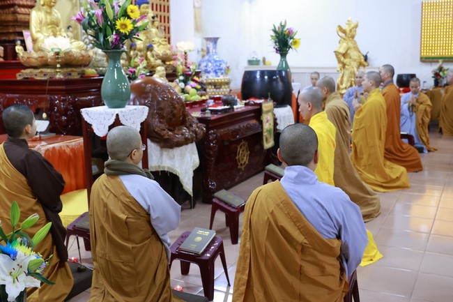 Chùa Linh Ẩn – Đài Loan: Xuân Nơi Xứ Người