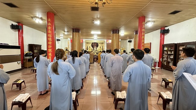 Chùa Linh Ẩn – Đài Loan: Xuân Nơi Xứ Người